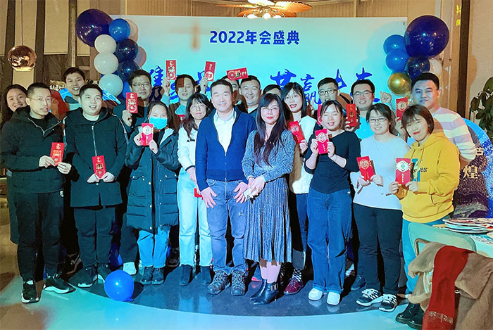 万古科技2021年度部分孺子牛奖项获得者合影